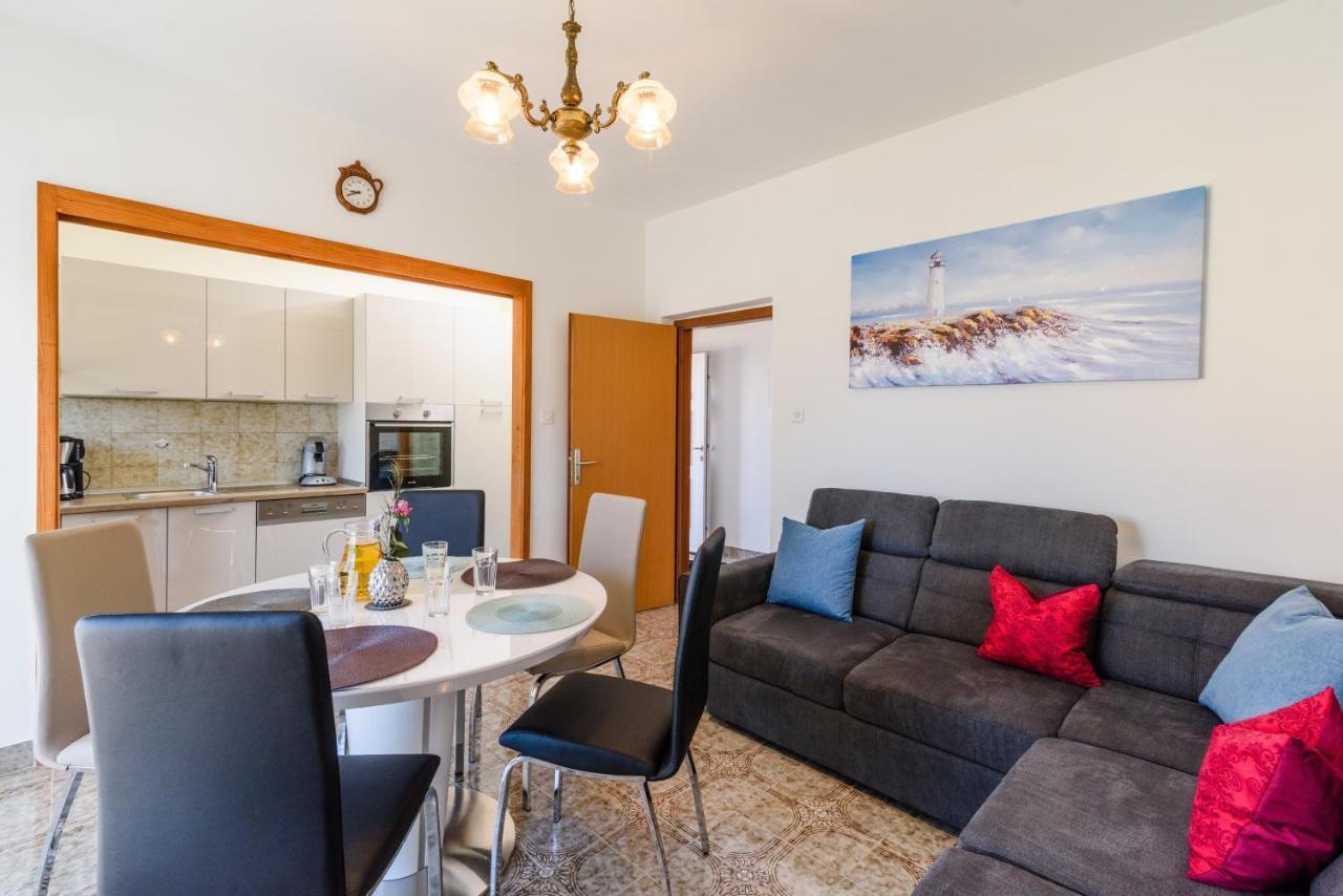 Apartments With A Parking Space Kastel Kambelovac, Kastela - 15480 מראה חיצוני תמונה