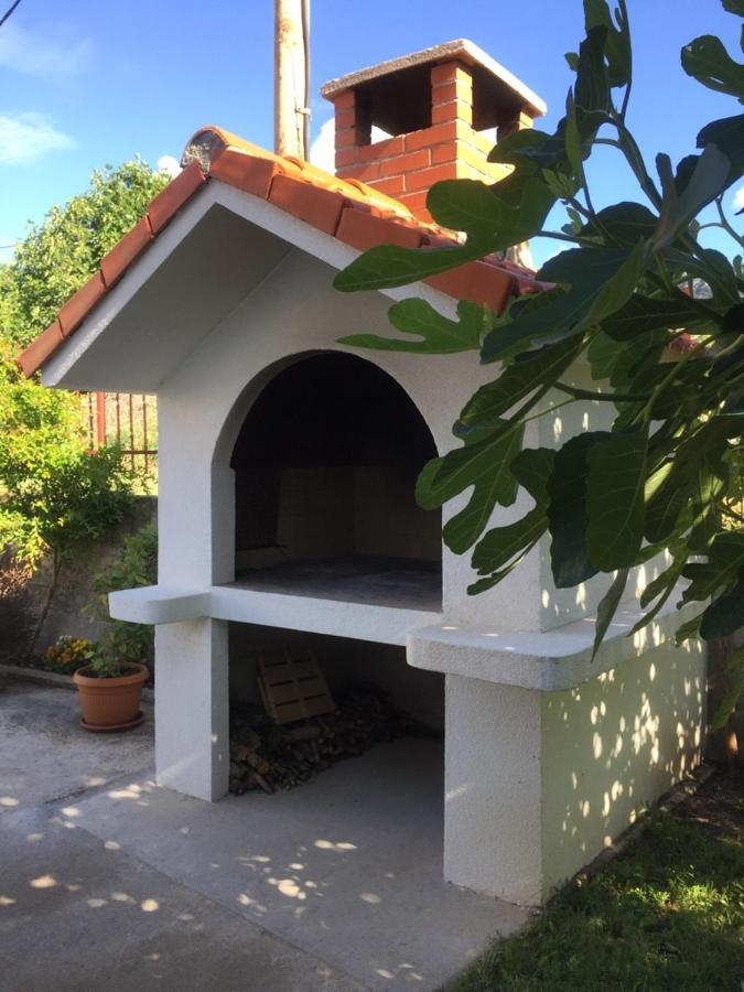 Apartments With A Parking Space Kastel Kambelovac, Kastela - 15480 מראה חיצוני תמונה